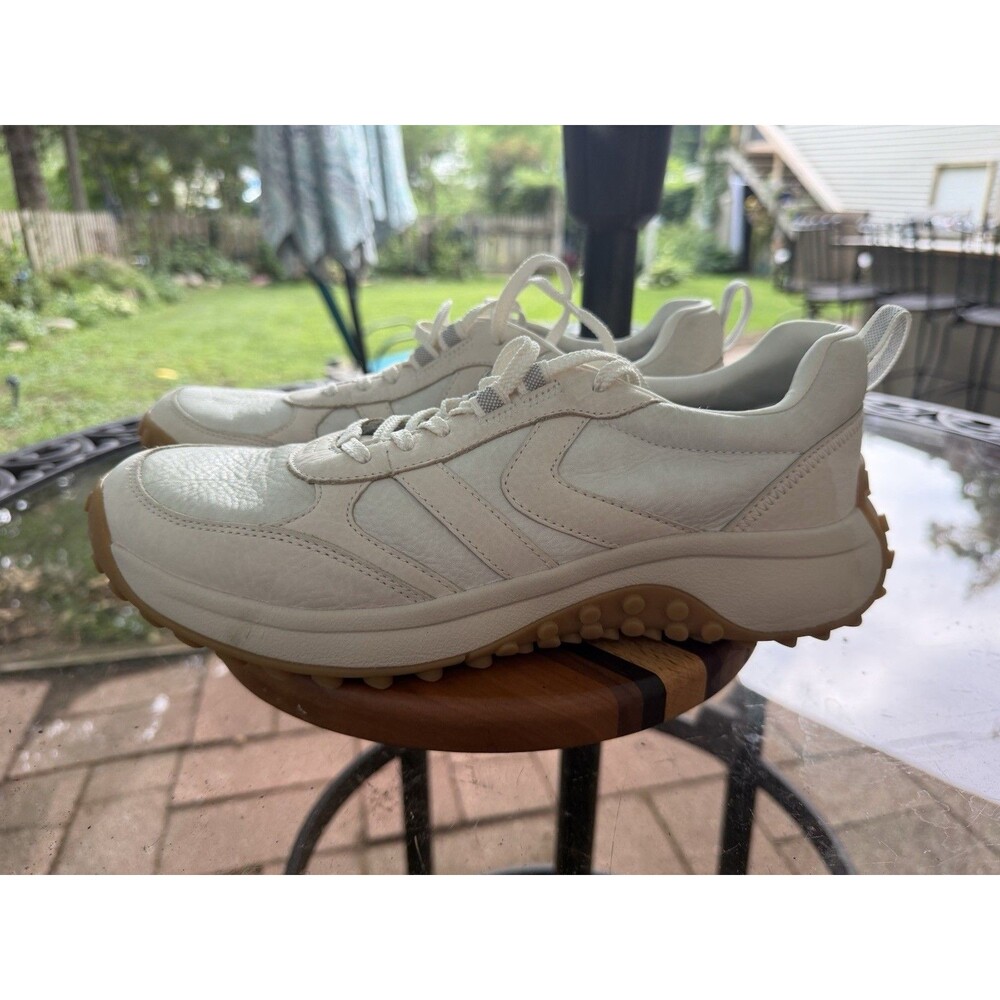 KEEN Men’s Size 11 White Leather Walking Sneakers Gum Sole Casual Shoes
